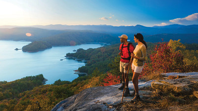 couple on top of jumping rock; Jocassee gorges 